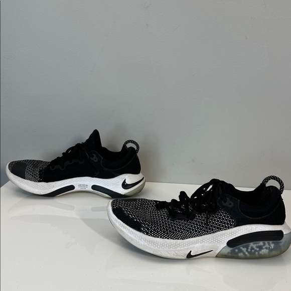 Nike Joyride Run Flyknit Sneakers Size 9 - Picture 3 of 15